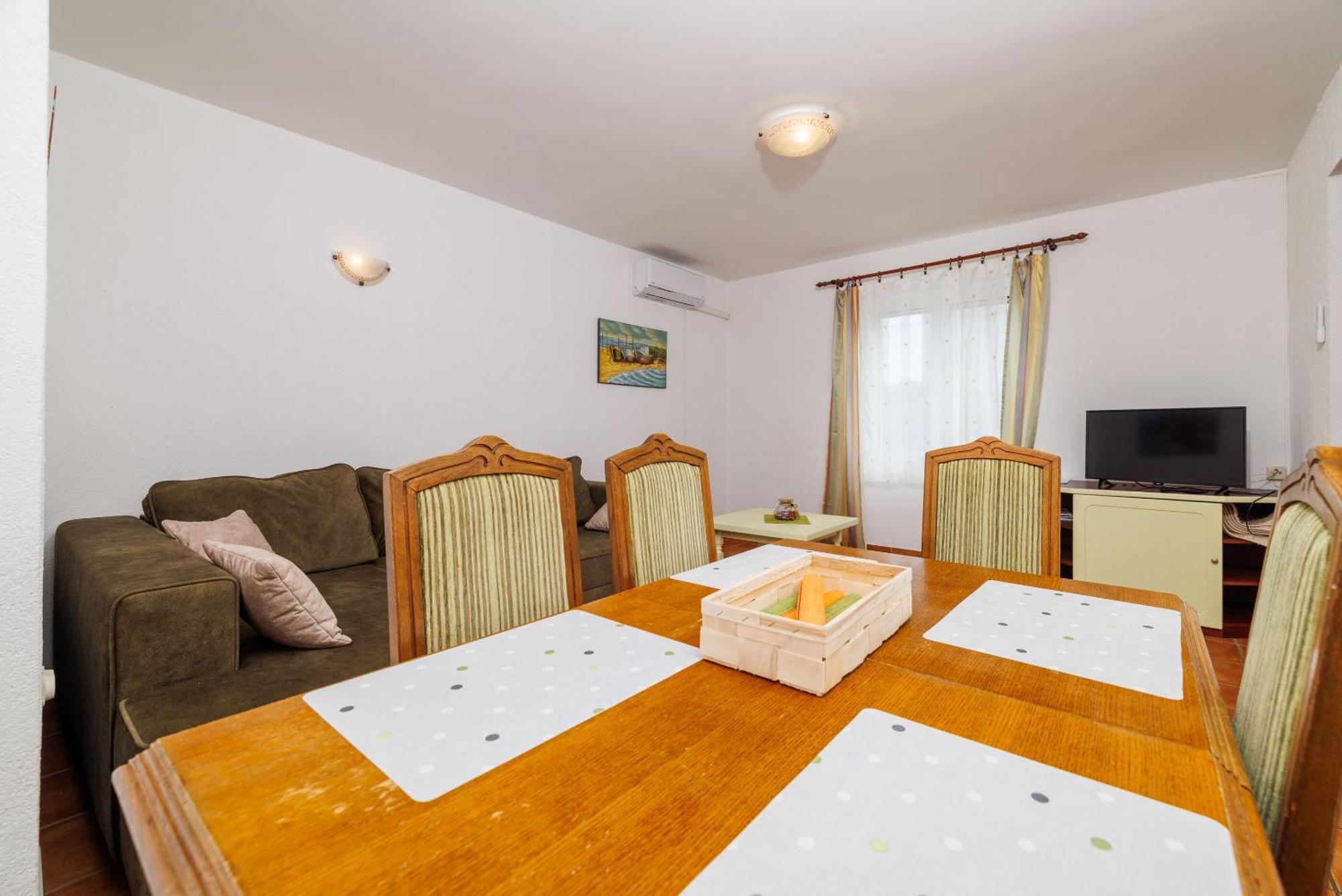 Apartments Mirela Karlobag Exterior photo